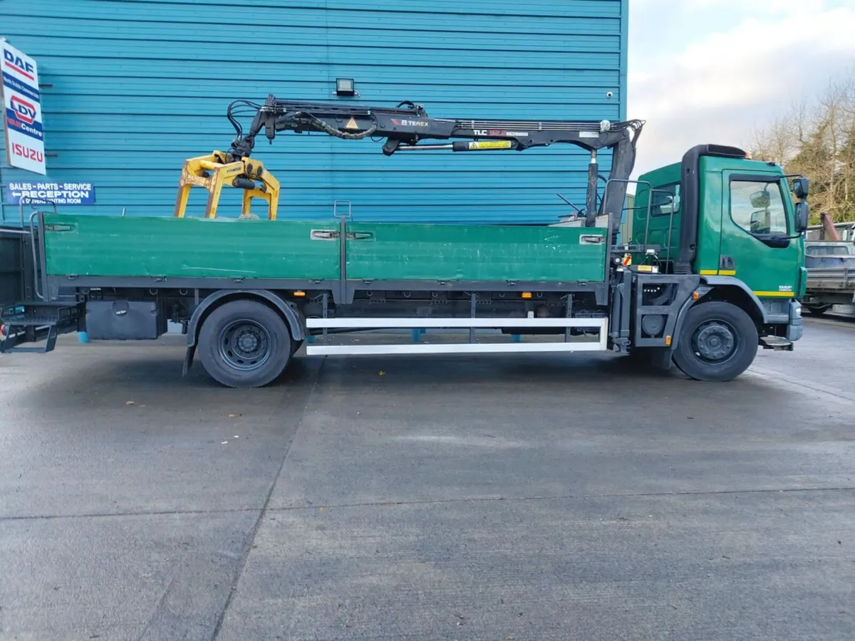 2011 DAF LF 220 18TON CRANE AND BLOCK GRAB - Image 2