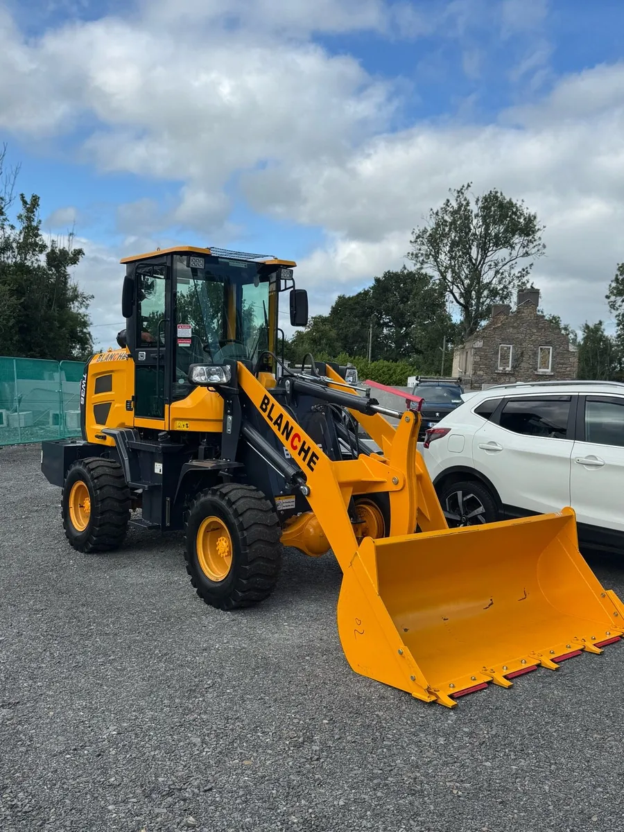 Loader 2025 €12750 including vat - Image 1