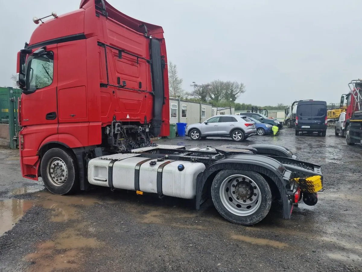 Mercedes-Benz  2014 Low ride - Image 3