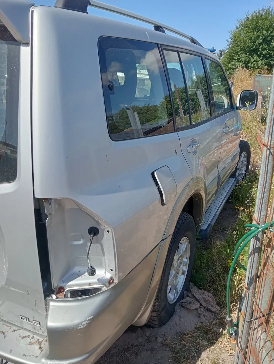 Pajero lwb 06 parts - Image 1