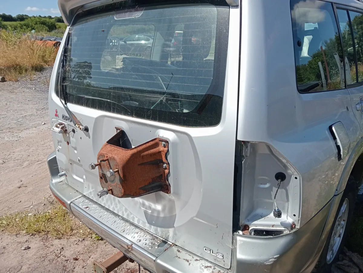 Pajero lwb 06 parts - Image 2