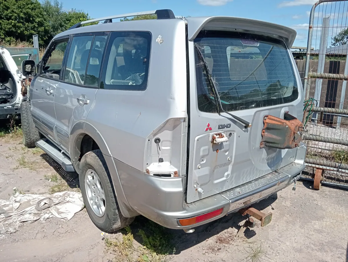 Pajero lwb 06 parts - Image 3