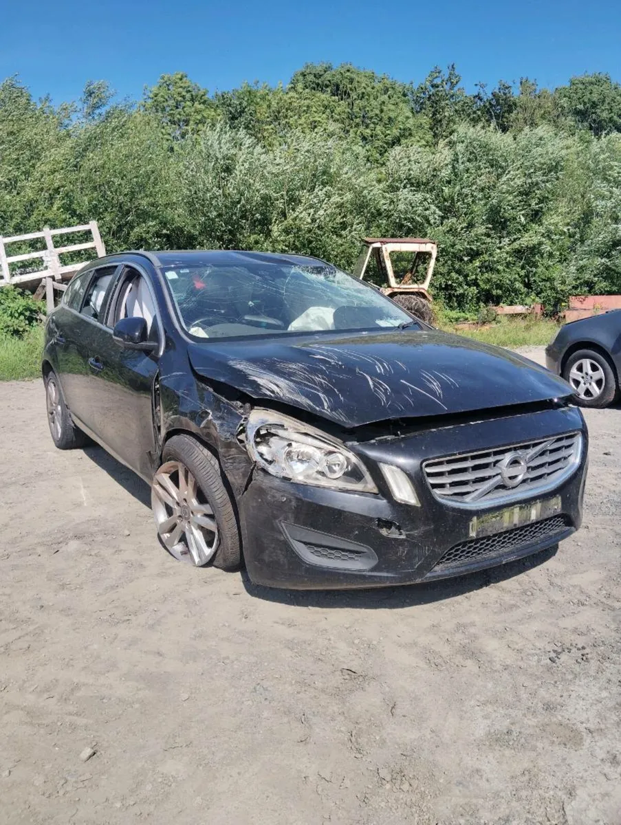 Breaking Volvo S60 2013 2.0 cylinder - Image 1