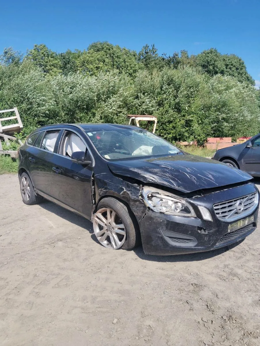 Breaking Volvo S60 2013 2.0 cylinder - Image 2