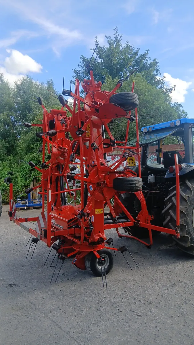 Kuhn GF8712 Tedder - Image 3