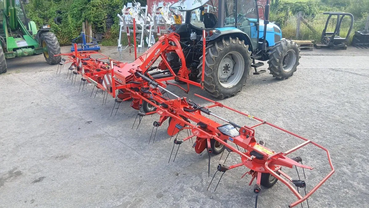 Kuhn GF8712 Tedder - Image 1