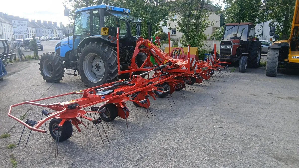 Kuhn GF8712 Tedder - Image 2