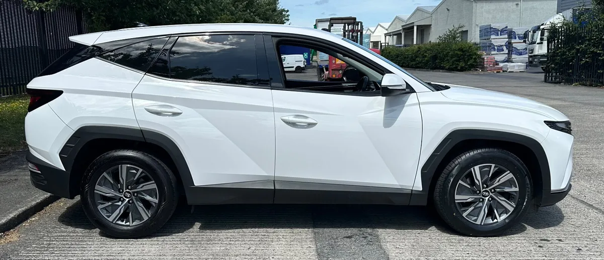 2022 Hyundai Tucson Commercial - Image 3