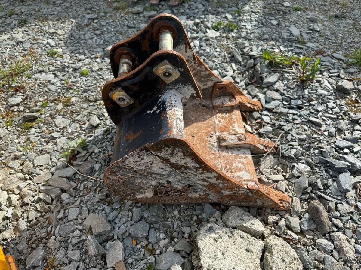 Rhinox 18" bucket for Wacker Neuson 1.8 tonne - Image 3