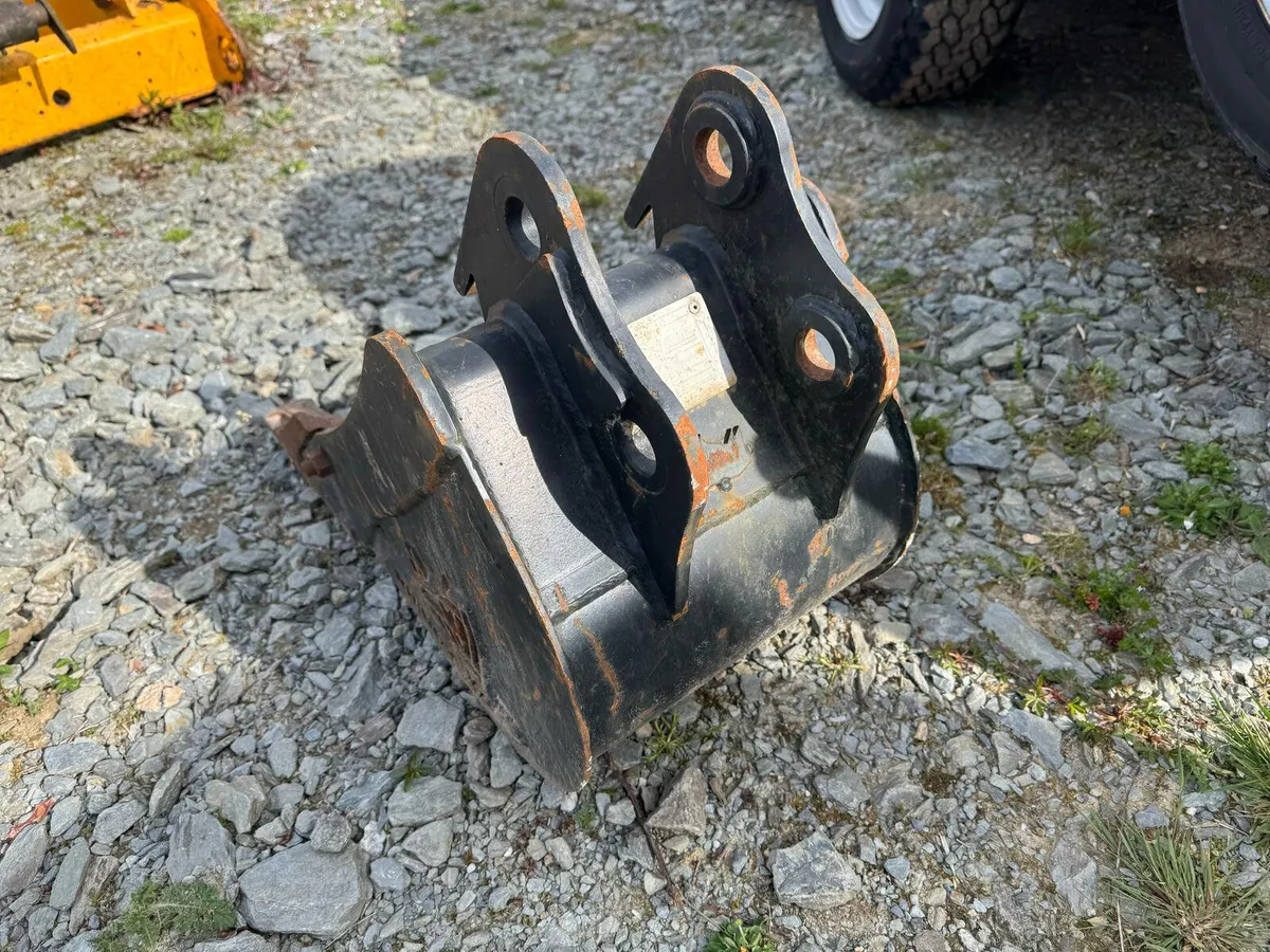 Bobcat E10Z / Doosan DX10Z Bucket (12" inch / 1ft) - Image 3