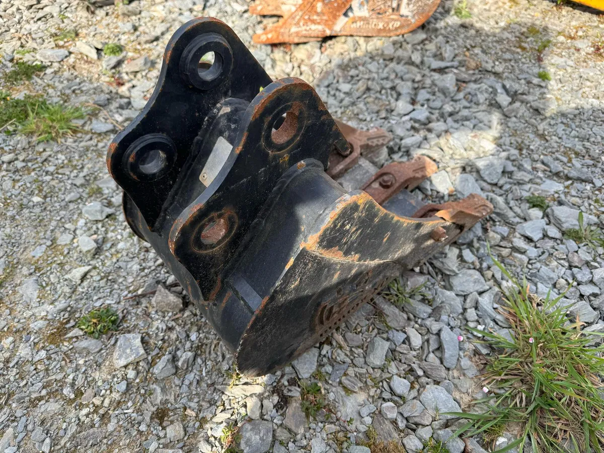 Bobcat E10Z / Doosan DX10Z Bucket (12" inch / 1ft) - Image 4