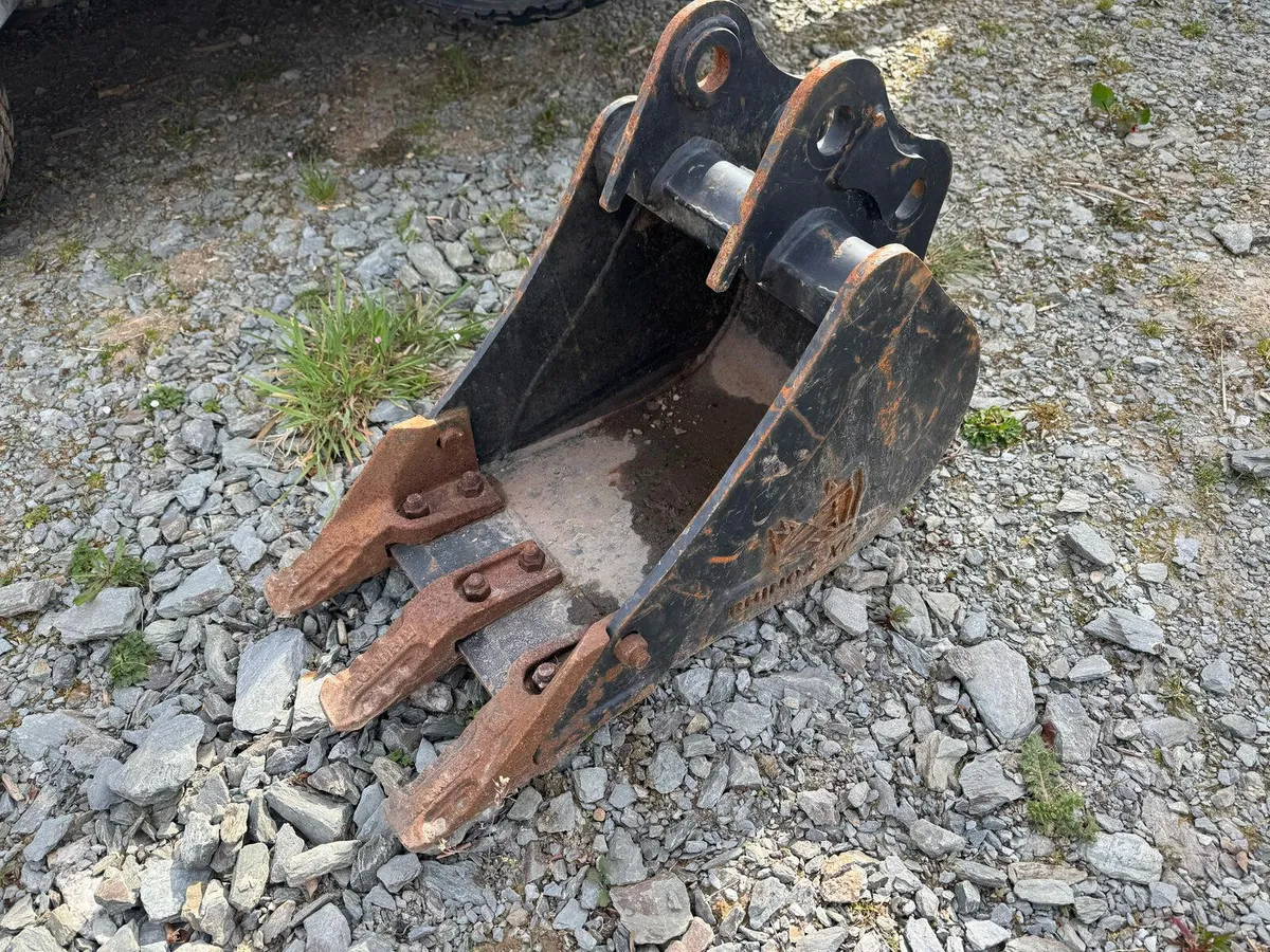 Bobcat E10Z / Doosan DX10Z Bucket (12" inch / 1ft) - Image 1