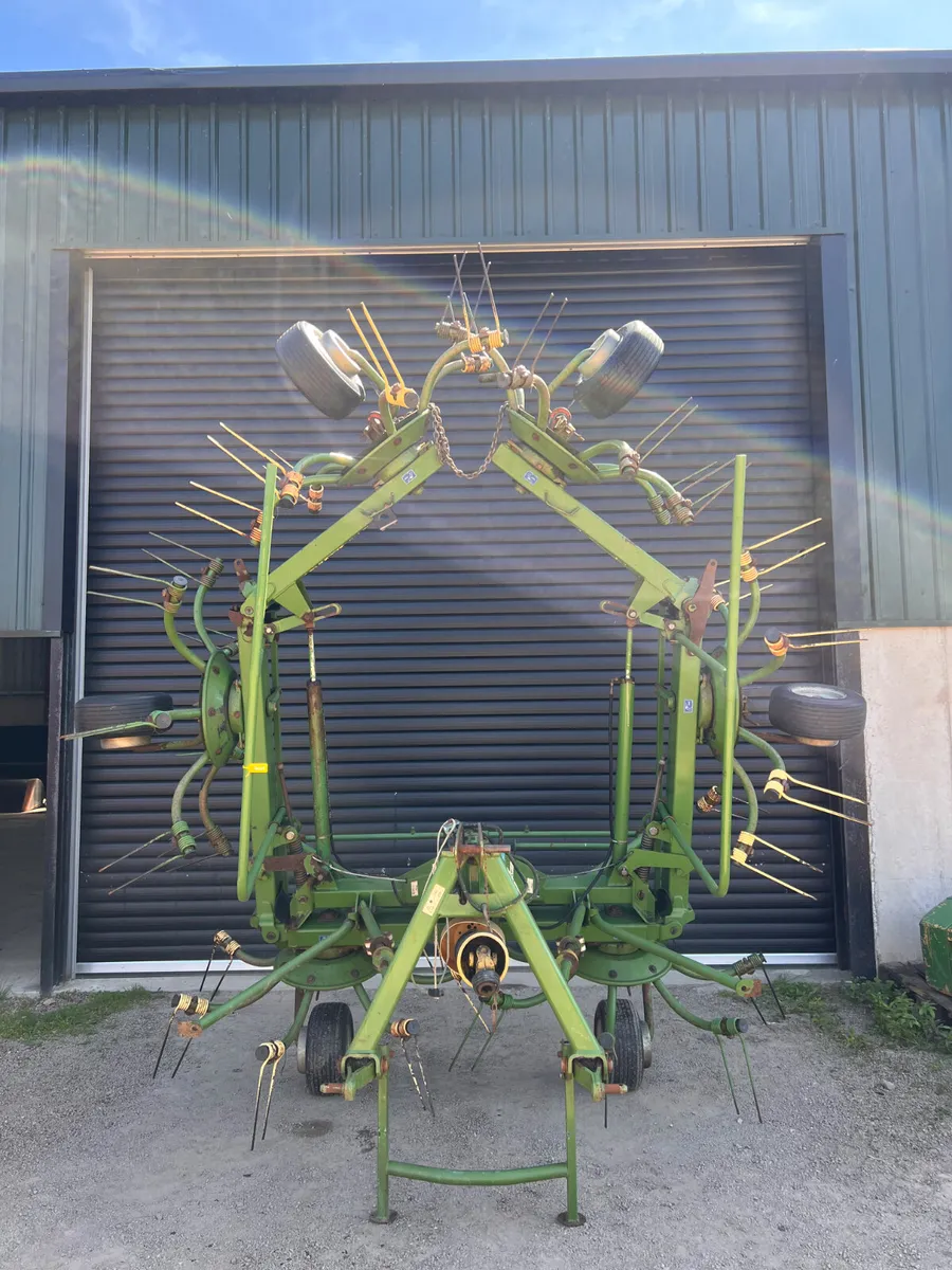 Krone 7.82/6 Tedder - Image 1