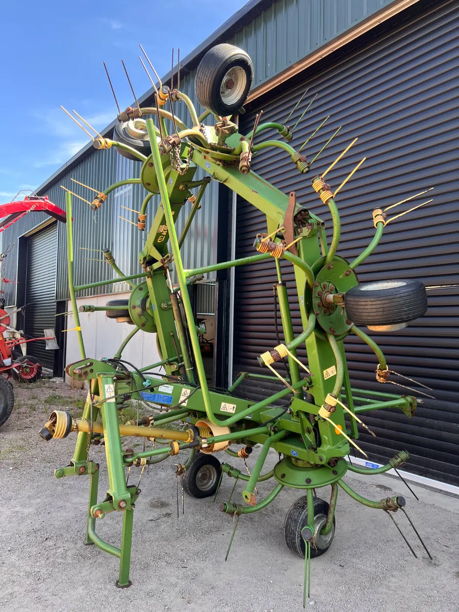 Krone 7.82/6 Tedder - Image 2