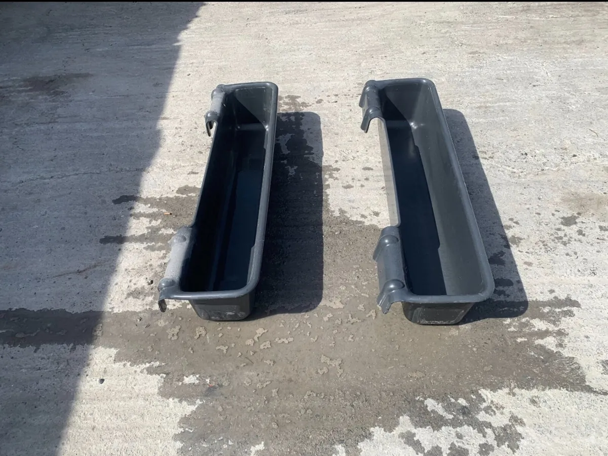 4ft Gate-Mount Feed Troughs – Strong & Lightweight - Image 1