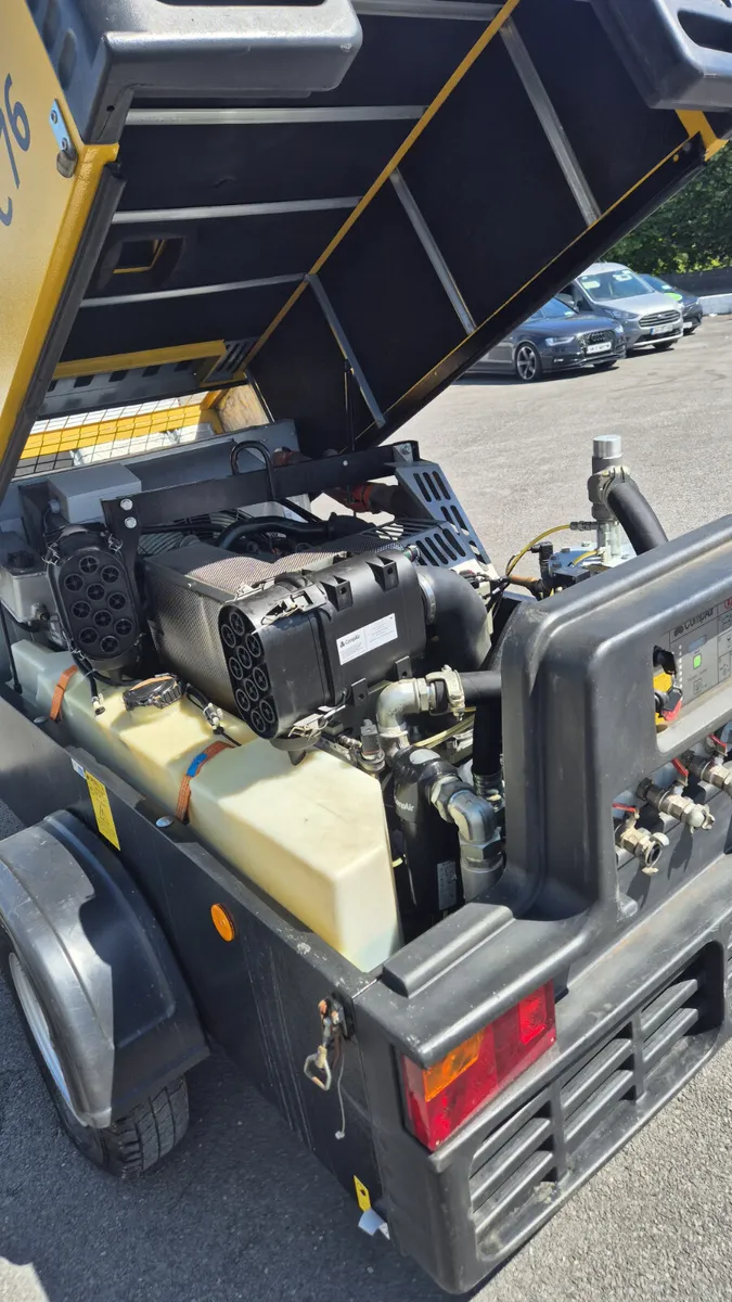 CompairTowable Road Diesel Air Compressor 268 CFM - Image 3