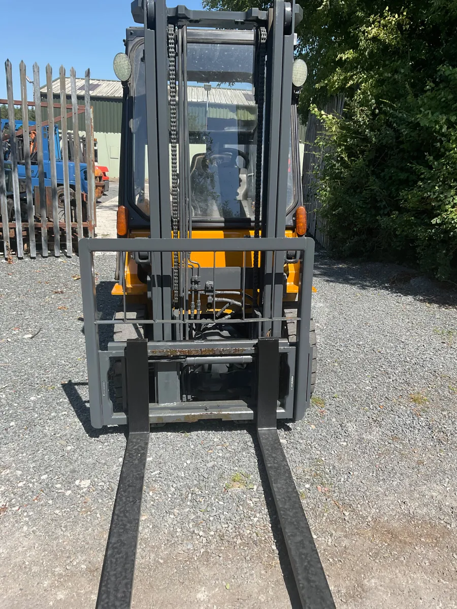 FORKLIFT - Image 2