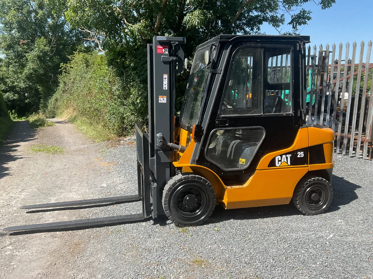 FORKLIFT - Image 1