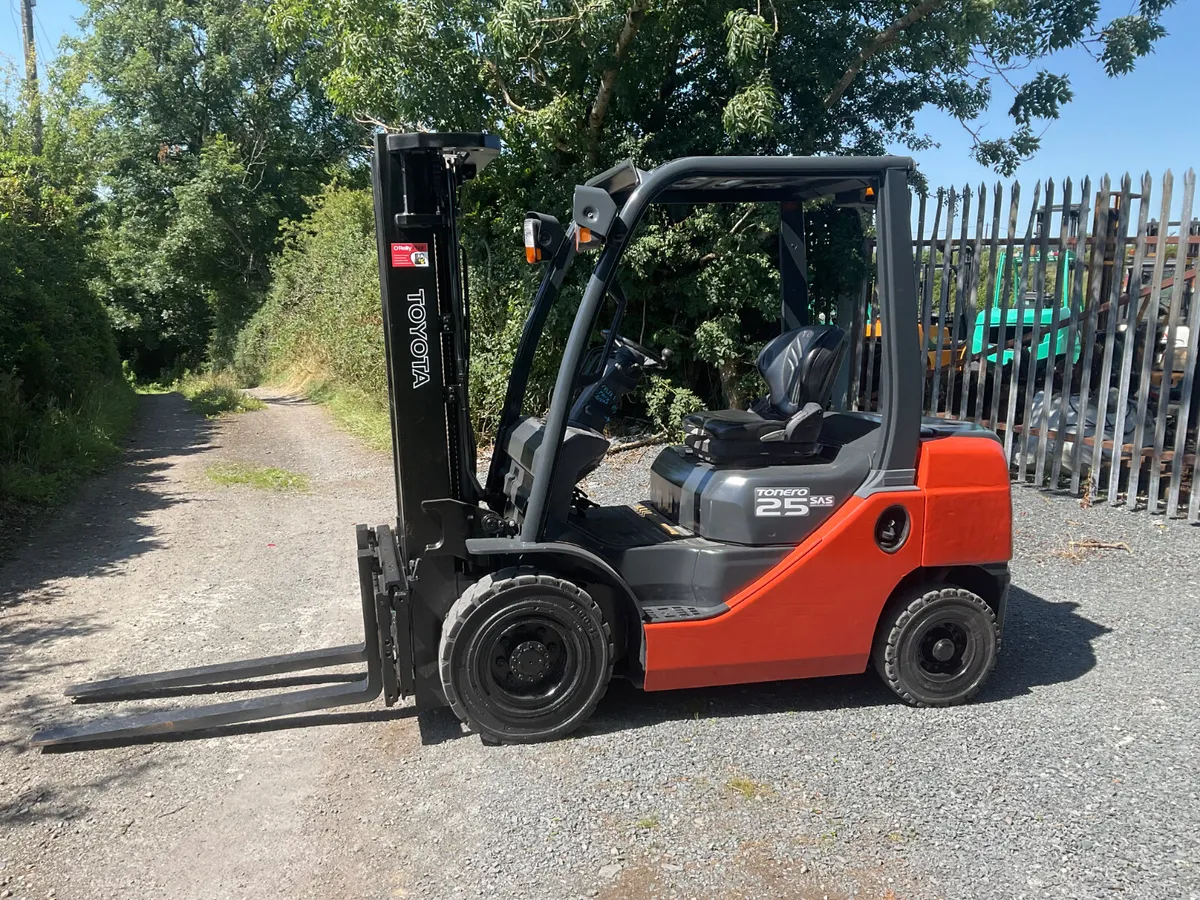 FORKLIFT - Image 1