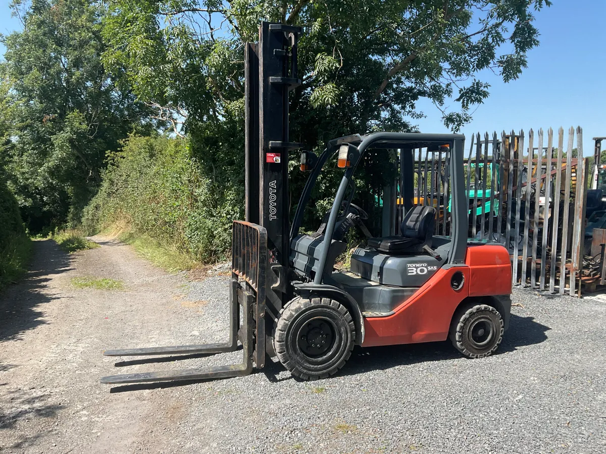FORKLIFT - Image 1