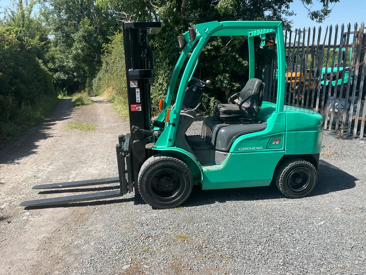 FORKLIFT - Image 1