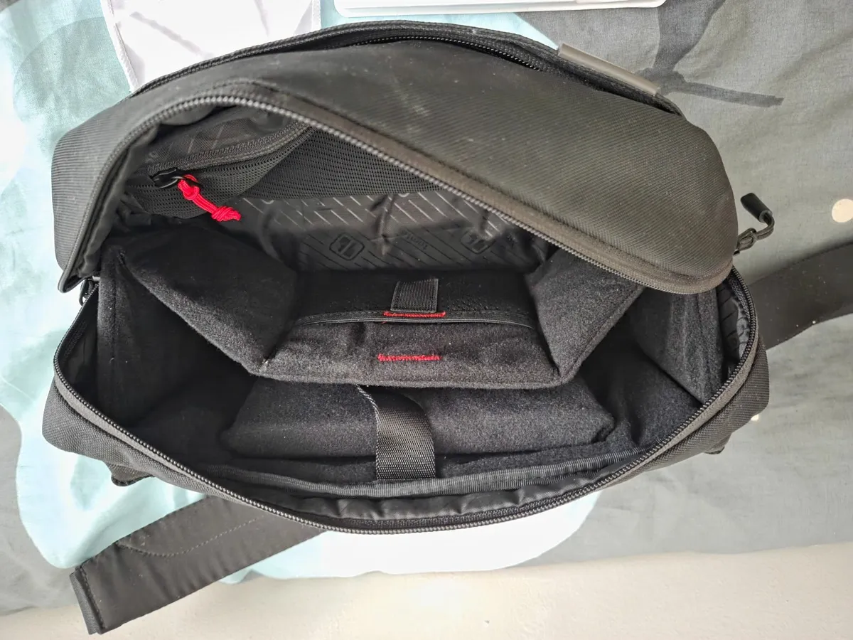 ASUS Rog Ally Z1 Extreme Bundle - Image 4