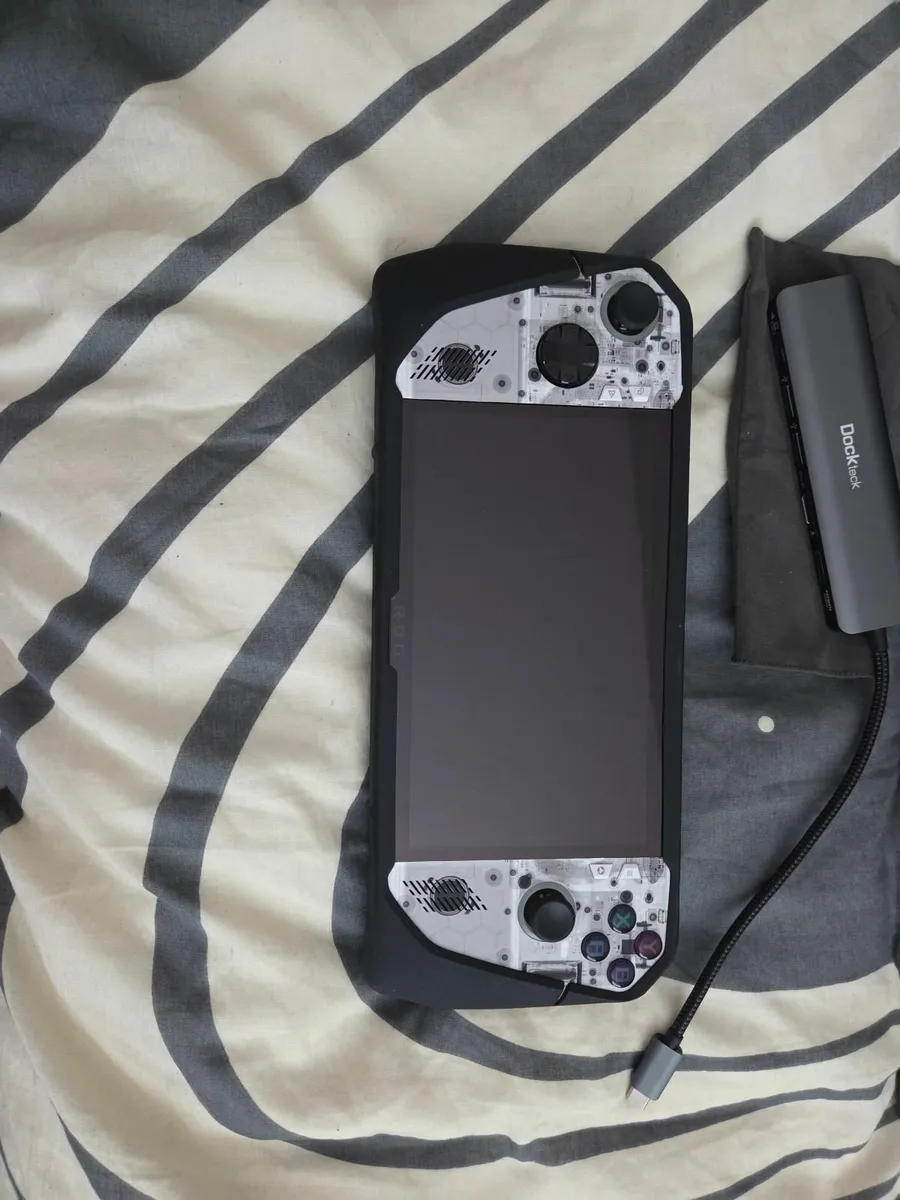 ASUS Rog Ally Z1 Extreme Bundle - Image 2