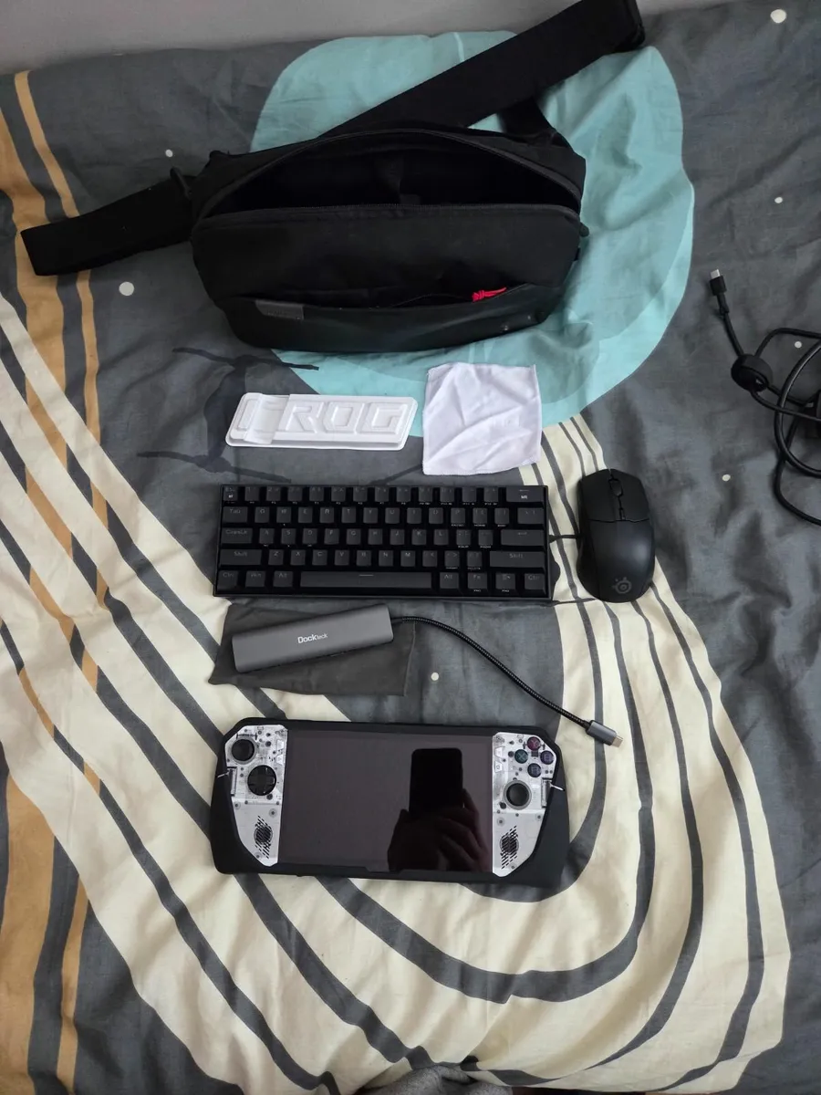 ASUS Rog Ally Z1 Extreme Bundle - Image 1