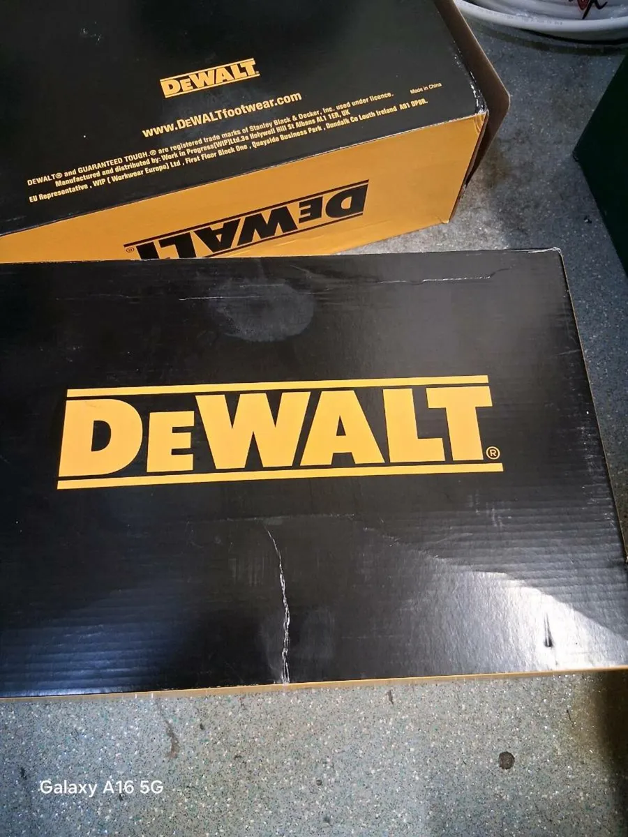 Safety boots - Image 1