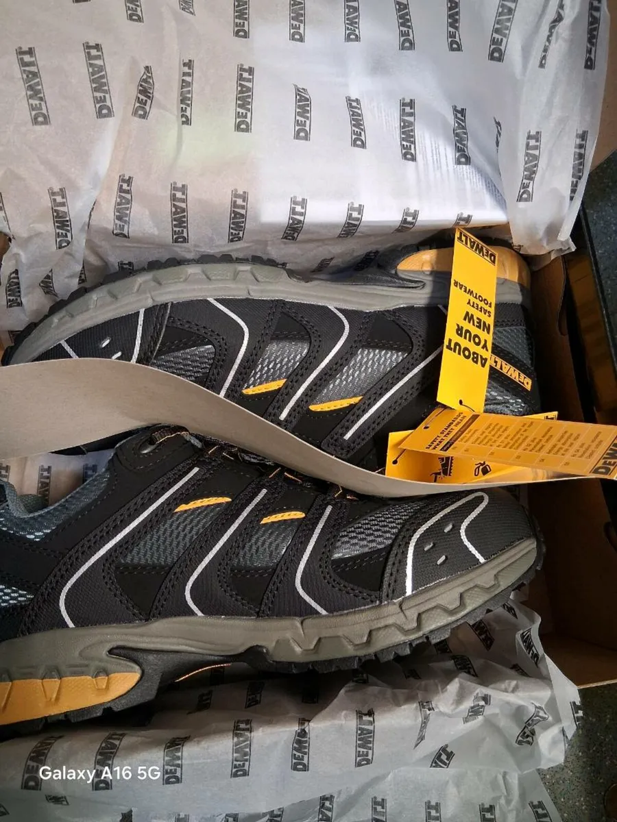 Safety boots - Image 2