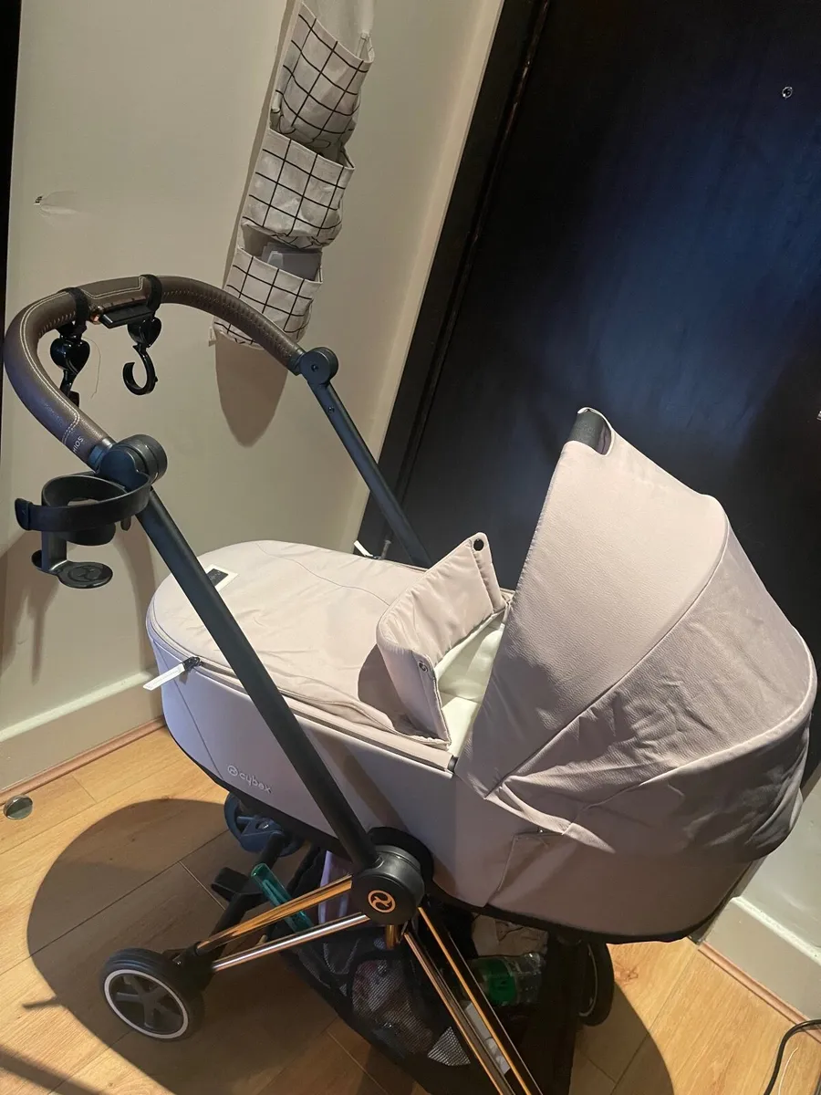 Cybex Mios travel system - Image 3