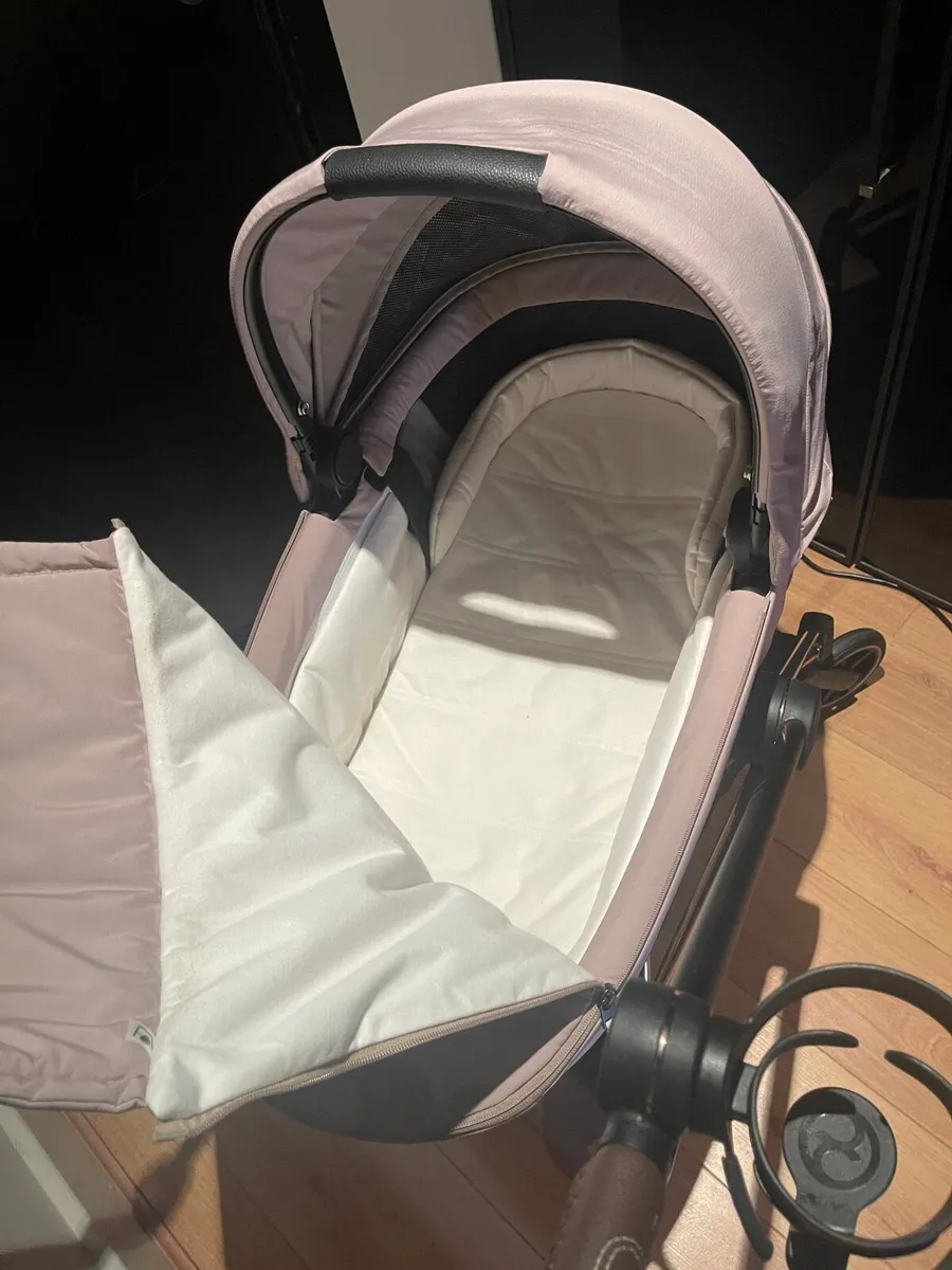 Cybex Mios travel system - Image 4