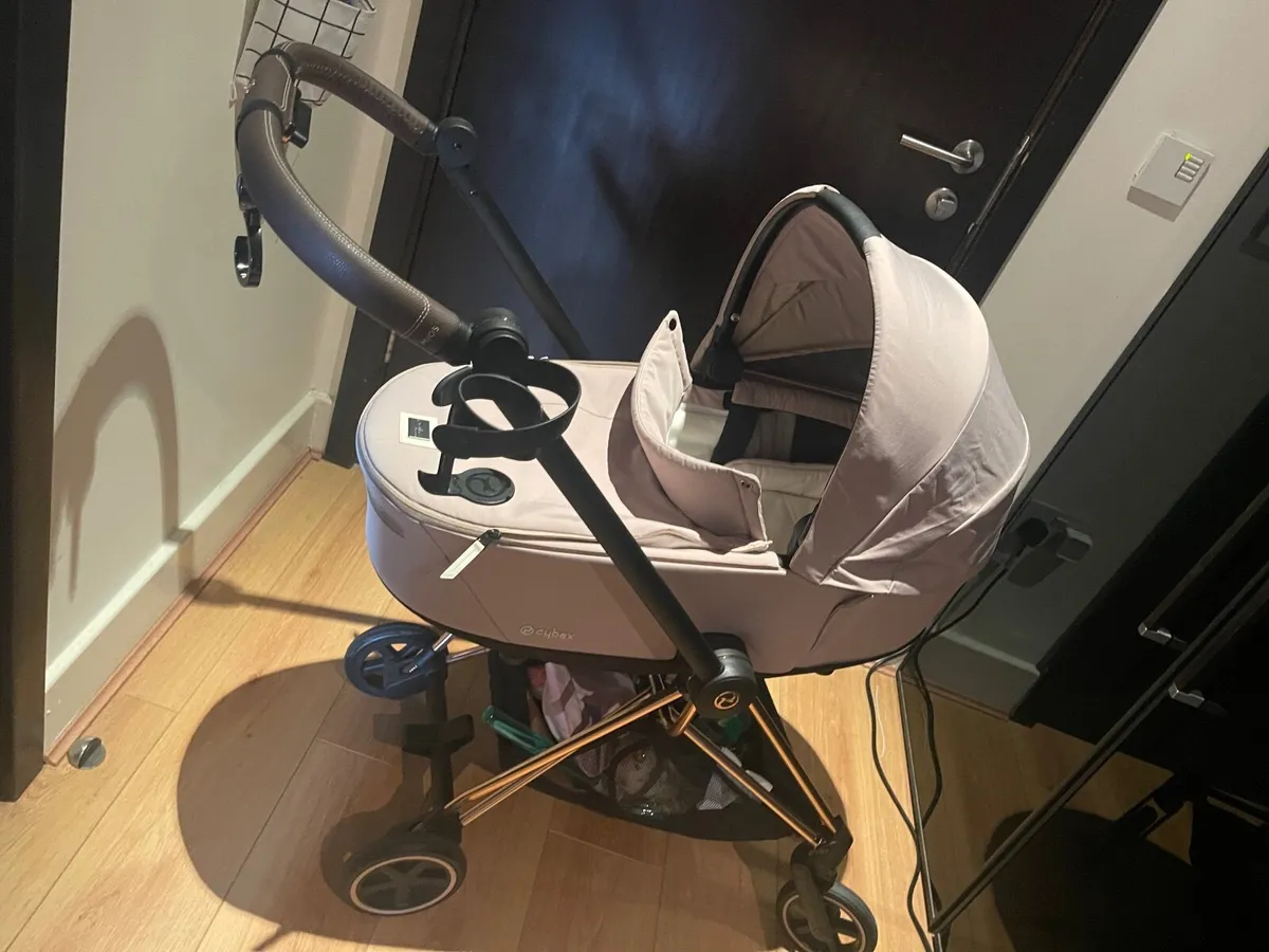 Cybex Mios travel system - Image 1