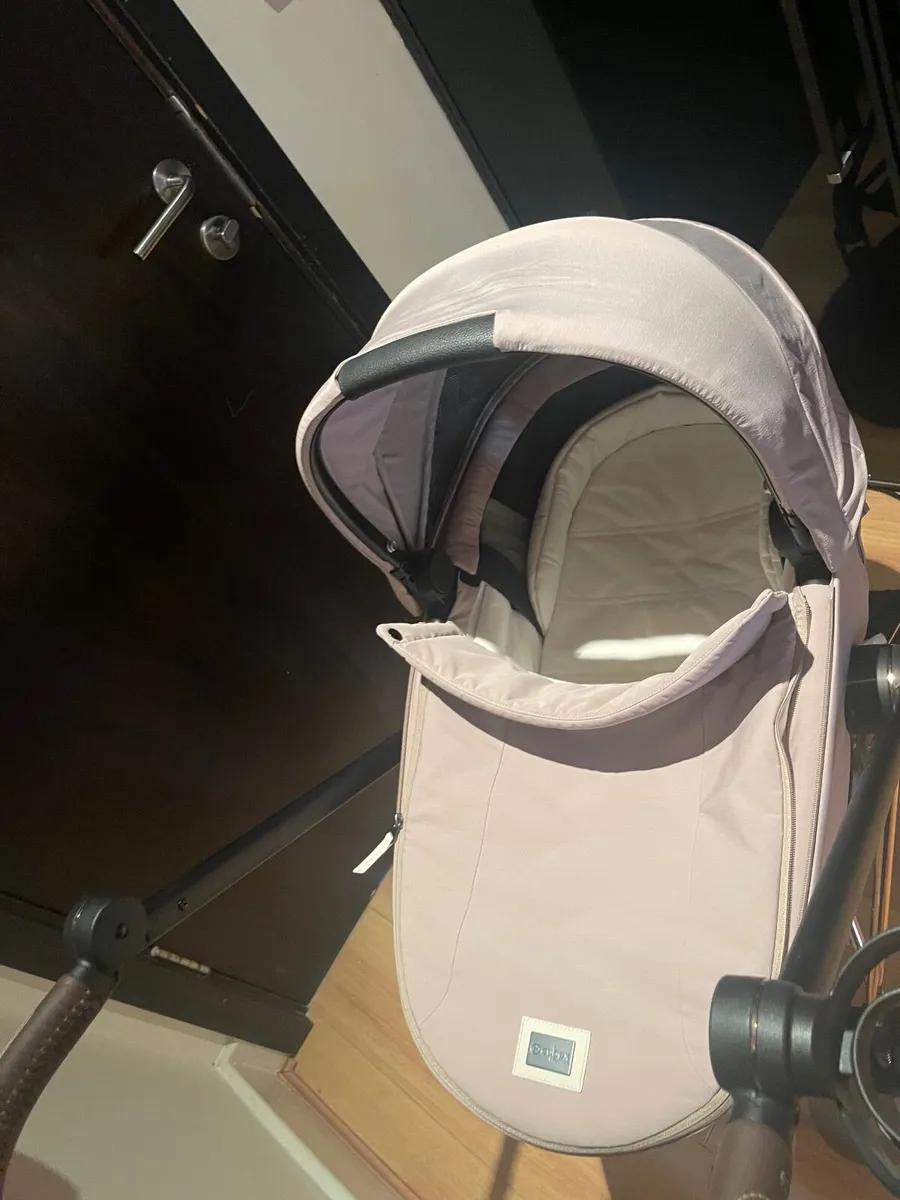 Cybex Mios travel system - Image 2