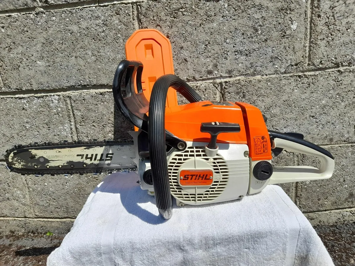 Selling Chainsaw - Image 1