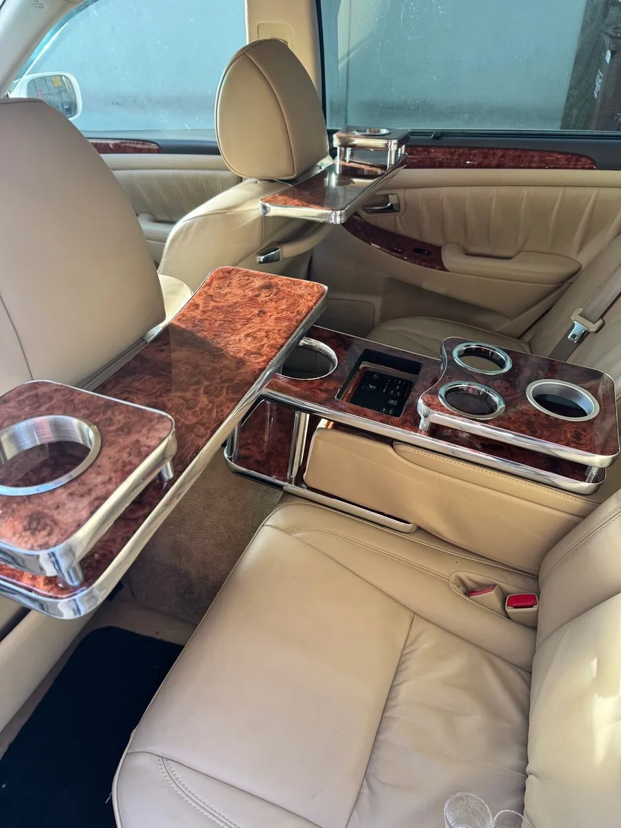 Toyota crown royal vip - Image 4