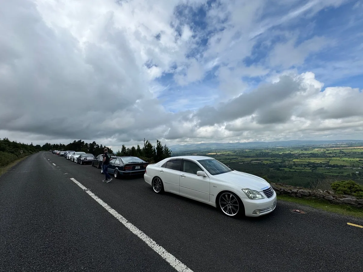 Toyota crown royal vip - Image 2