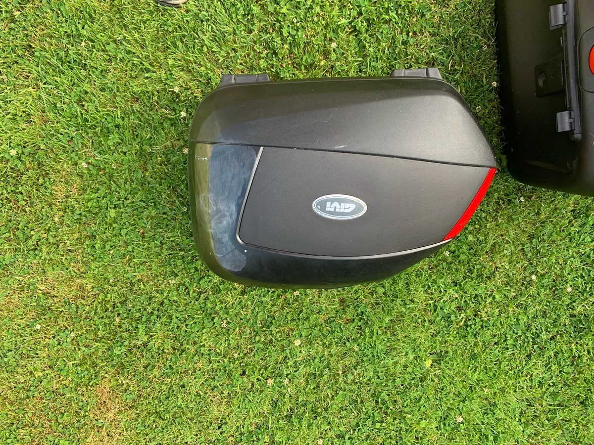 Givi Monokey Top box and panniers - Image 4