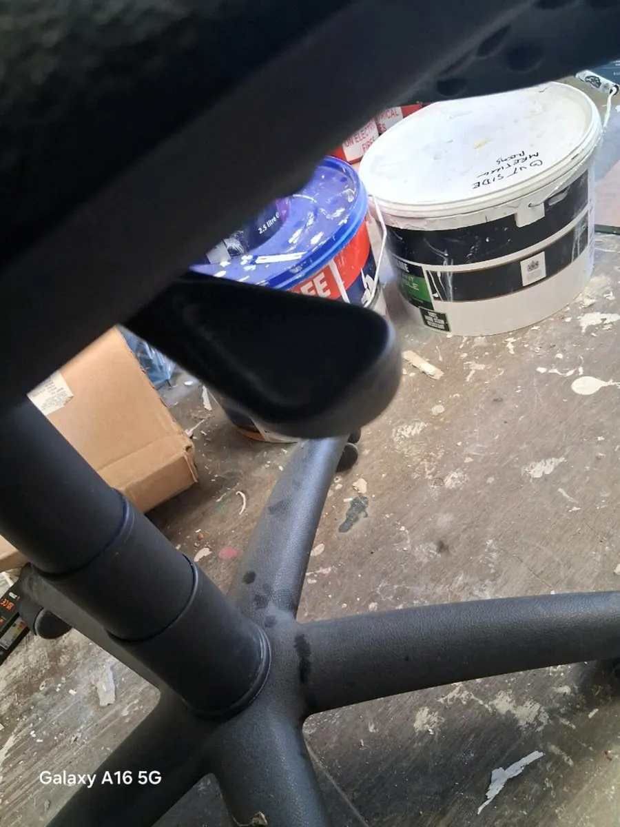 Office chair - Image 4