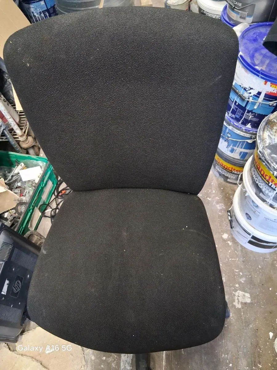 Office chair - Image 1