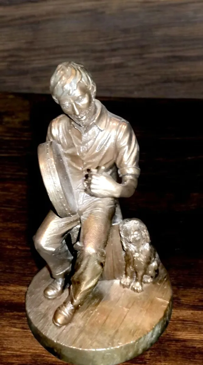 Genesis bronze Bodhran player statue - Image 2