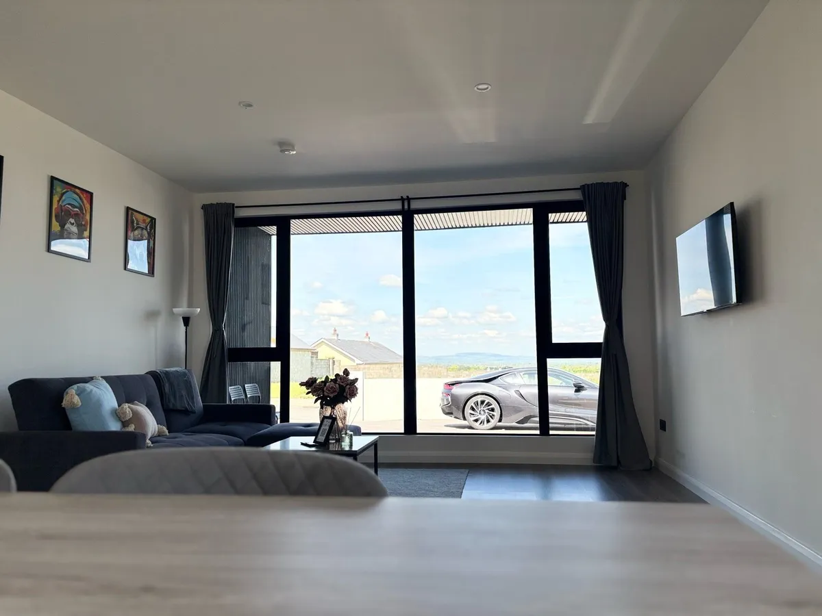 Luxury holiday Stay Overlooking the Rock of Cashel - Image 4