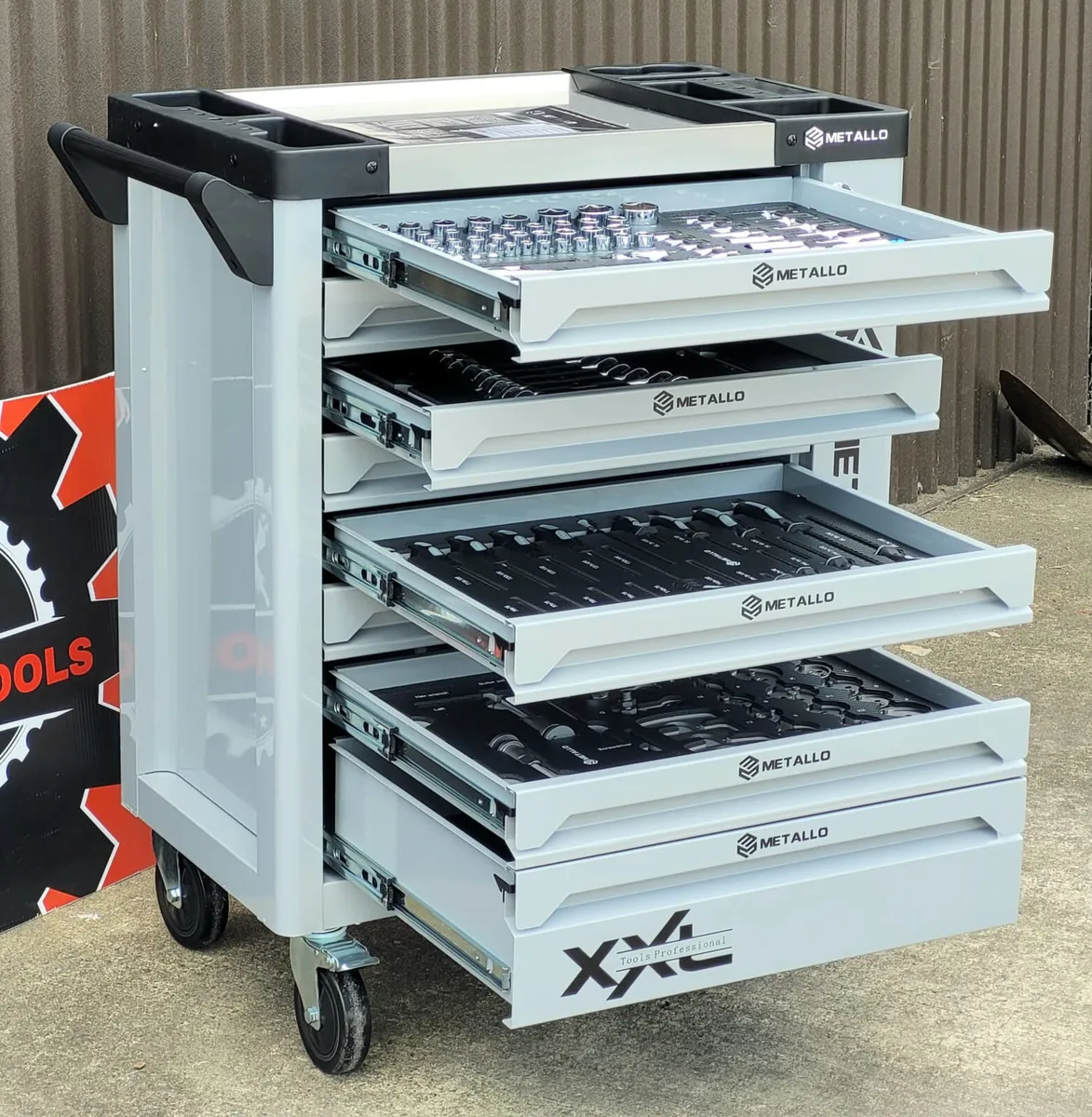 8 Drawer Tool Box / Chest With Tools - Image 1