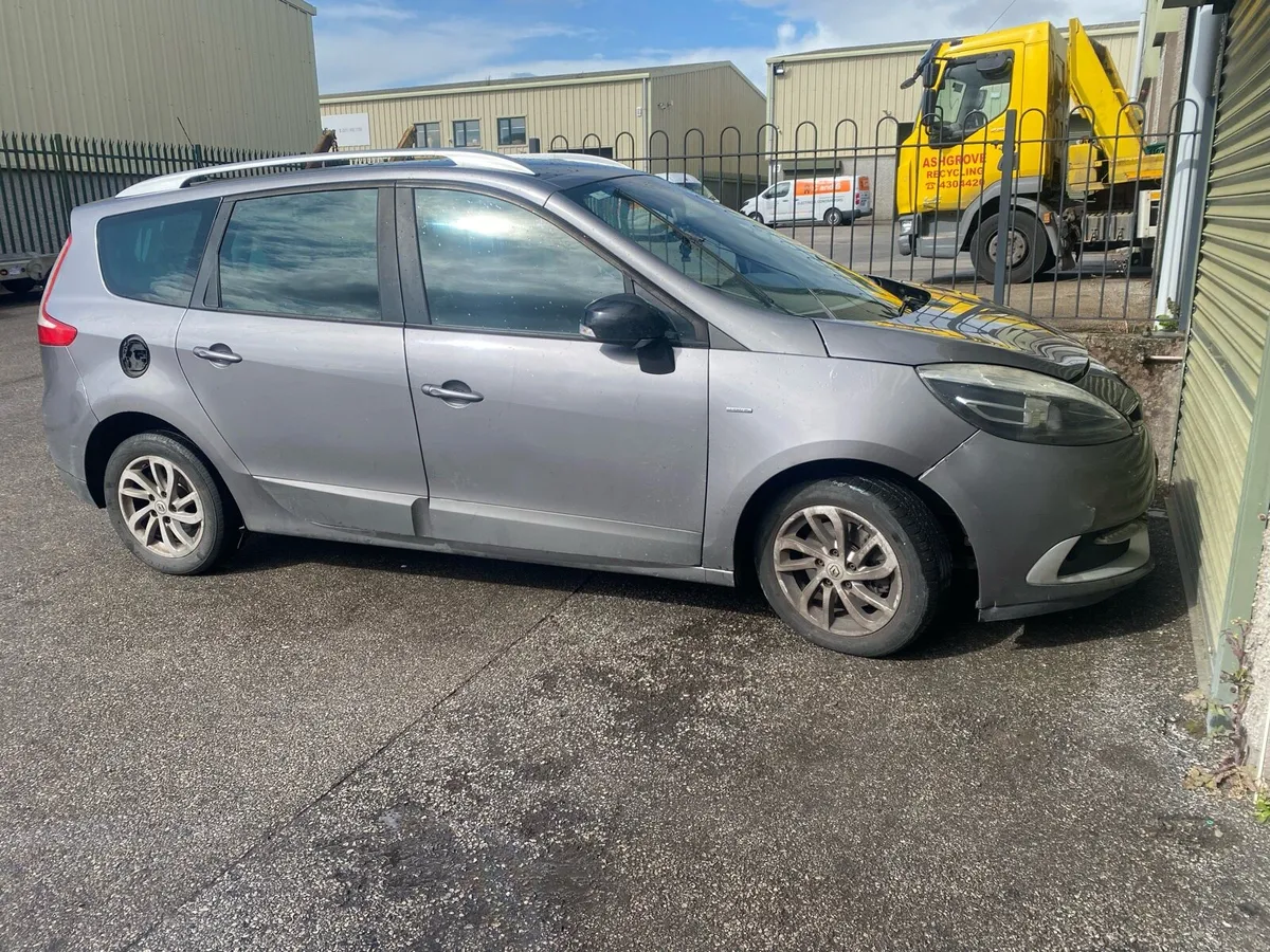2015 Renault Grand Scenic Automatic for parts