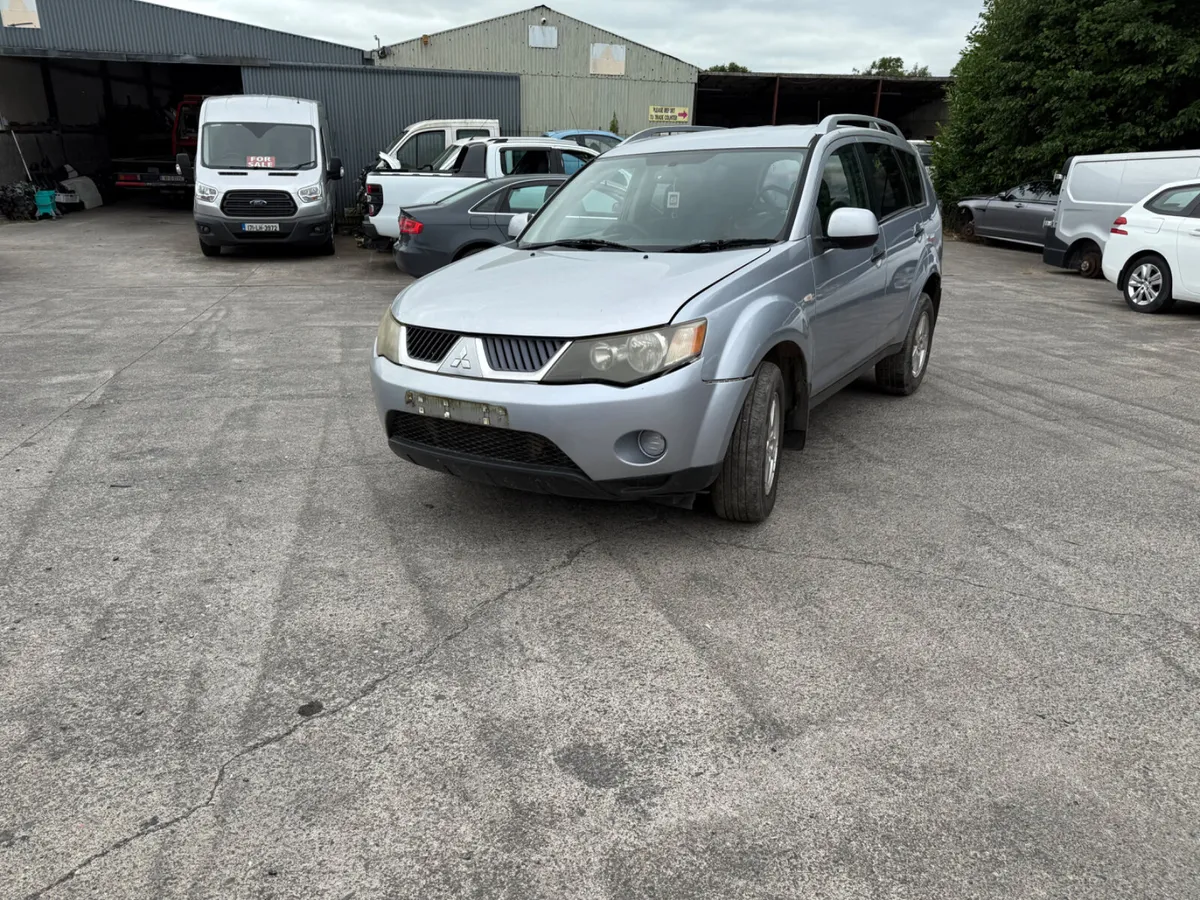 2011 Mitsubishi outlander 2.0 4X4 - Image 1