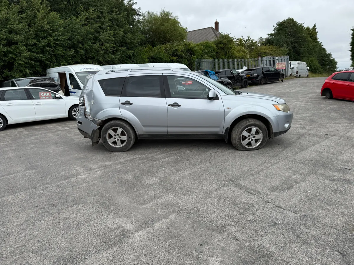 2011 Mitsubishi outlander 2.0 4X4 - Image 4