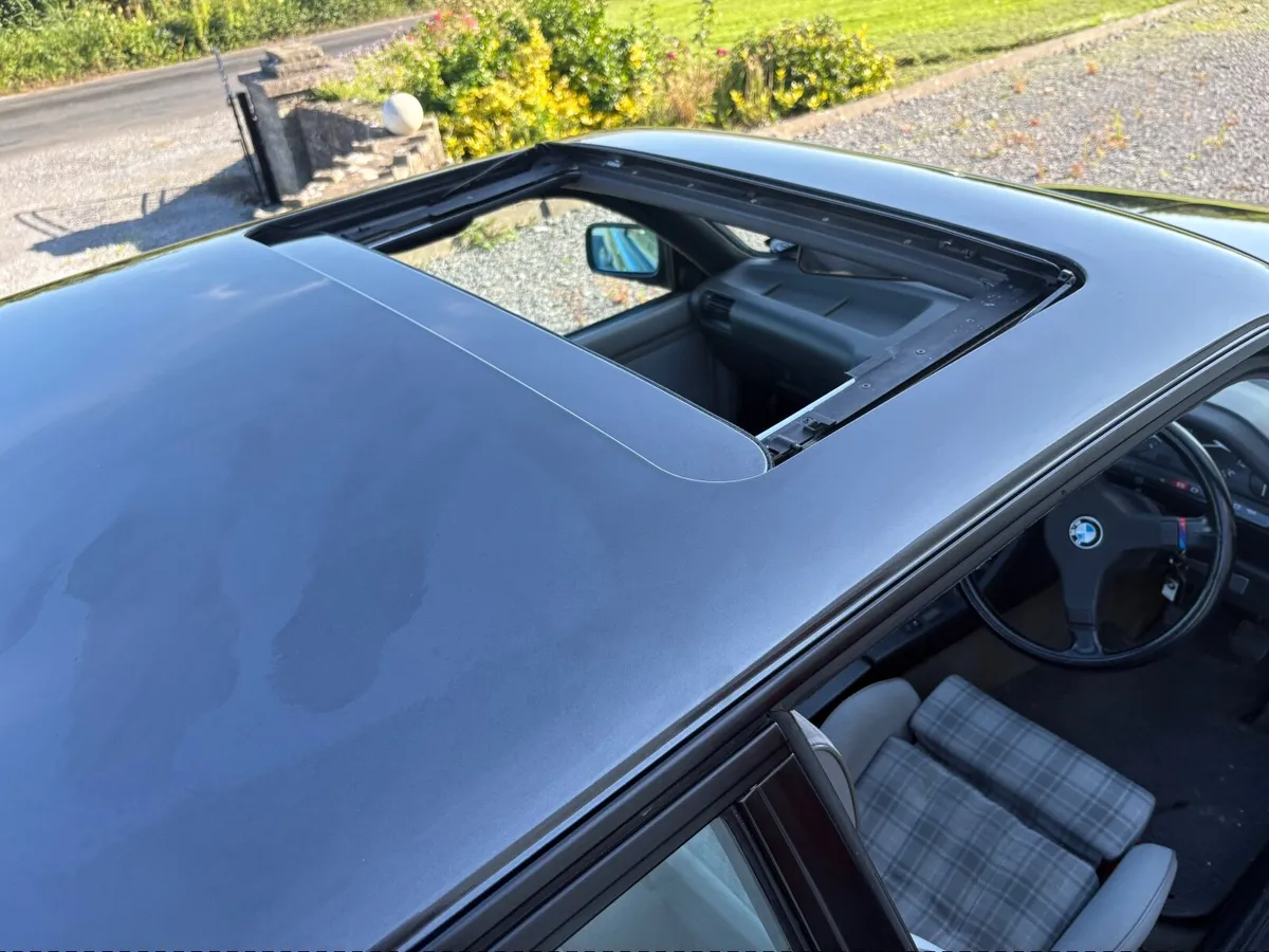 BMW e30 318is - Image 4