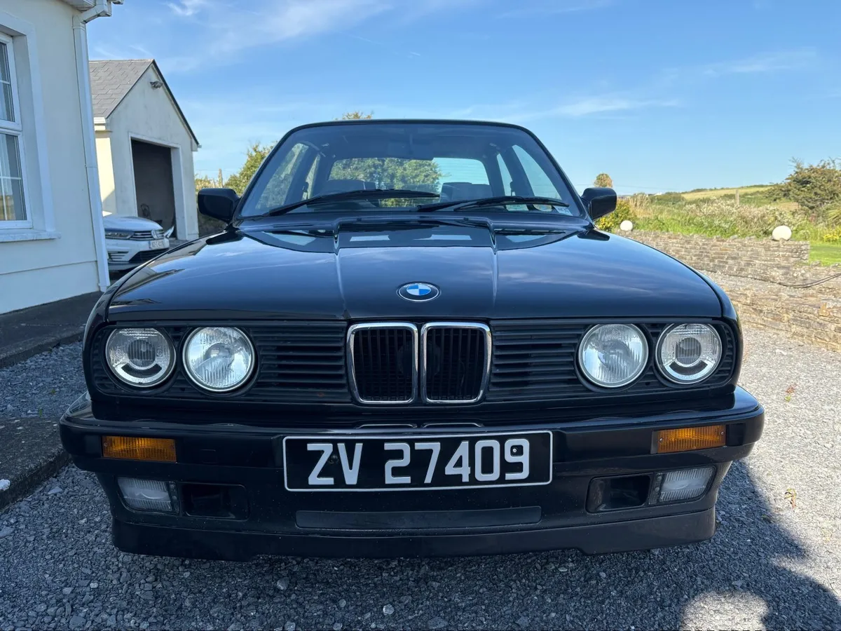BMW e30 318is - Image 1