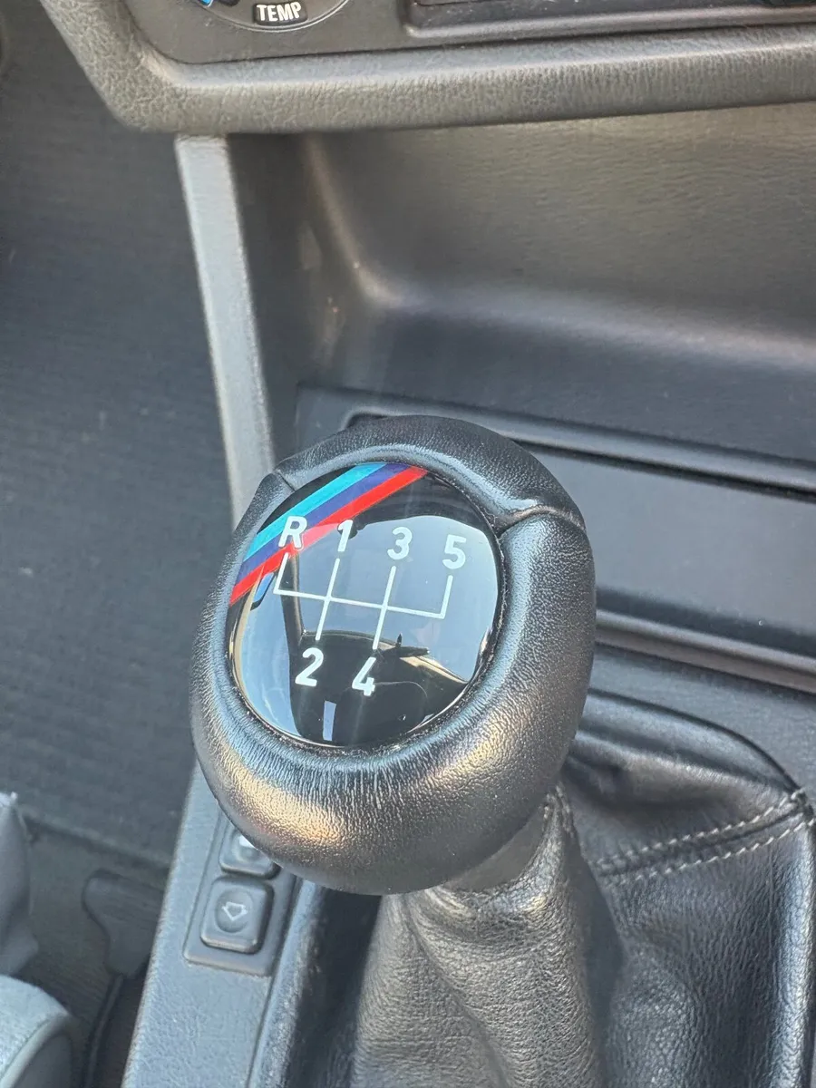 BMW e30 318is - Image 2