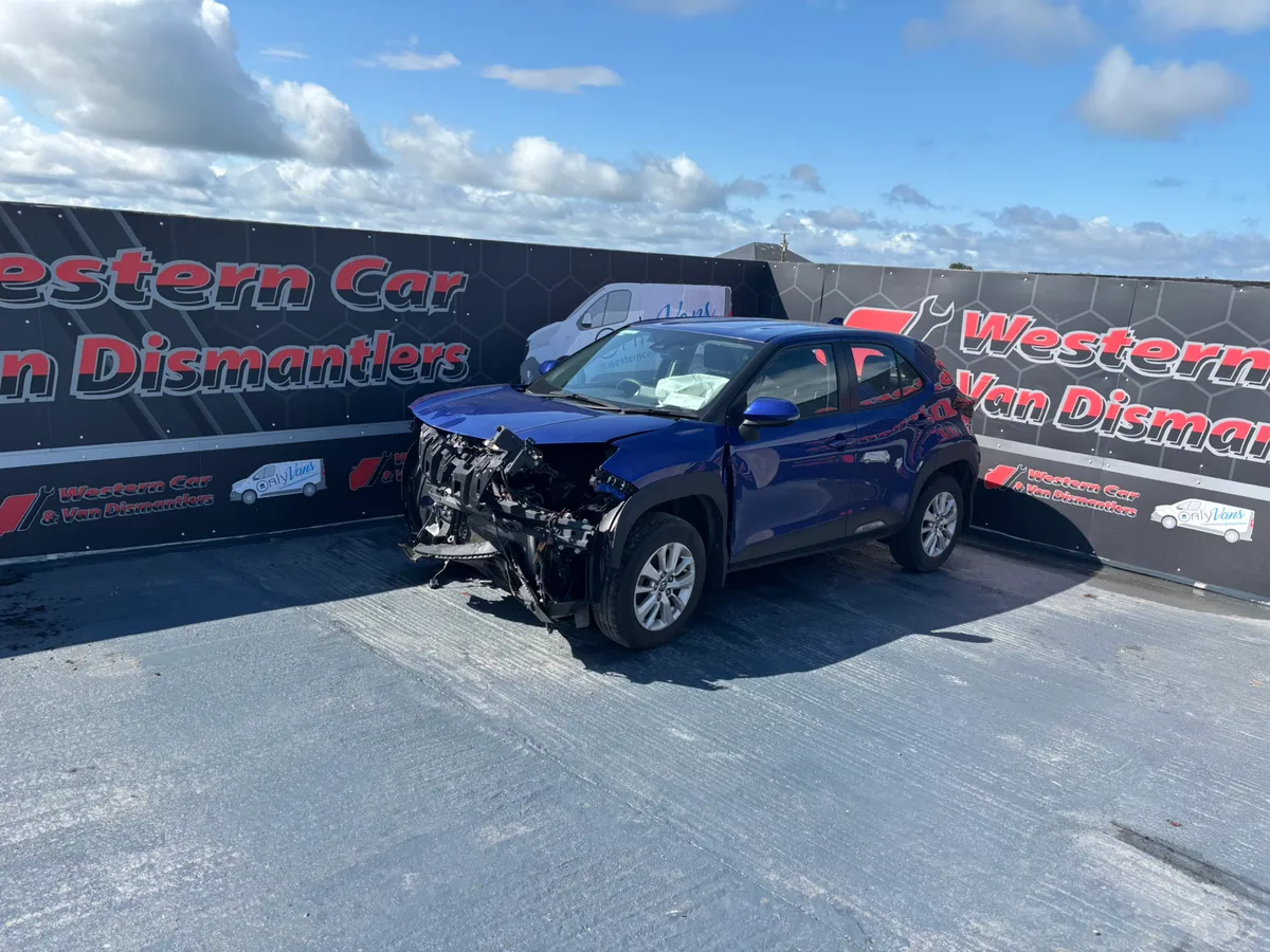 23 Toyota Yaris cross 1.5 hybrid for dismantling